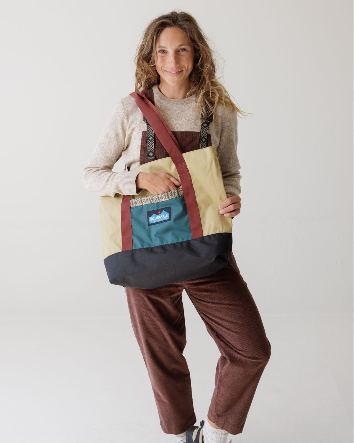KAVU Boat Bag Tote Forest Pass - model view