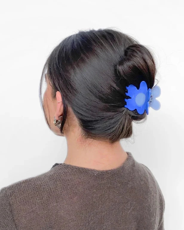 Flower Claw in Periwinkle + Blue